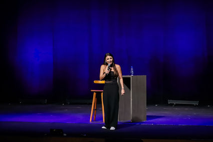 Fenômeno da comédia brasileira, Bruna Louise volta a Aracaju no dia 4 de julho com espetáculo inédito