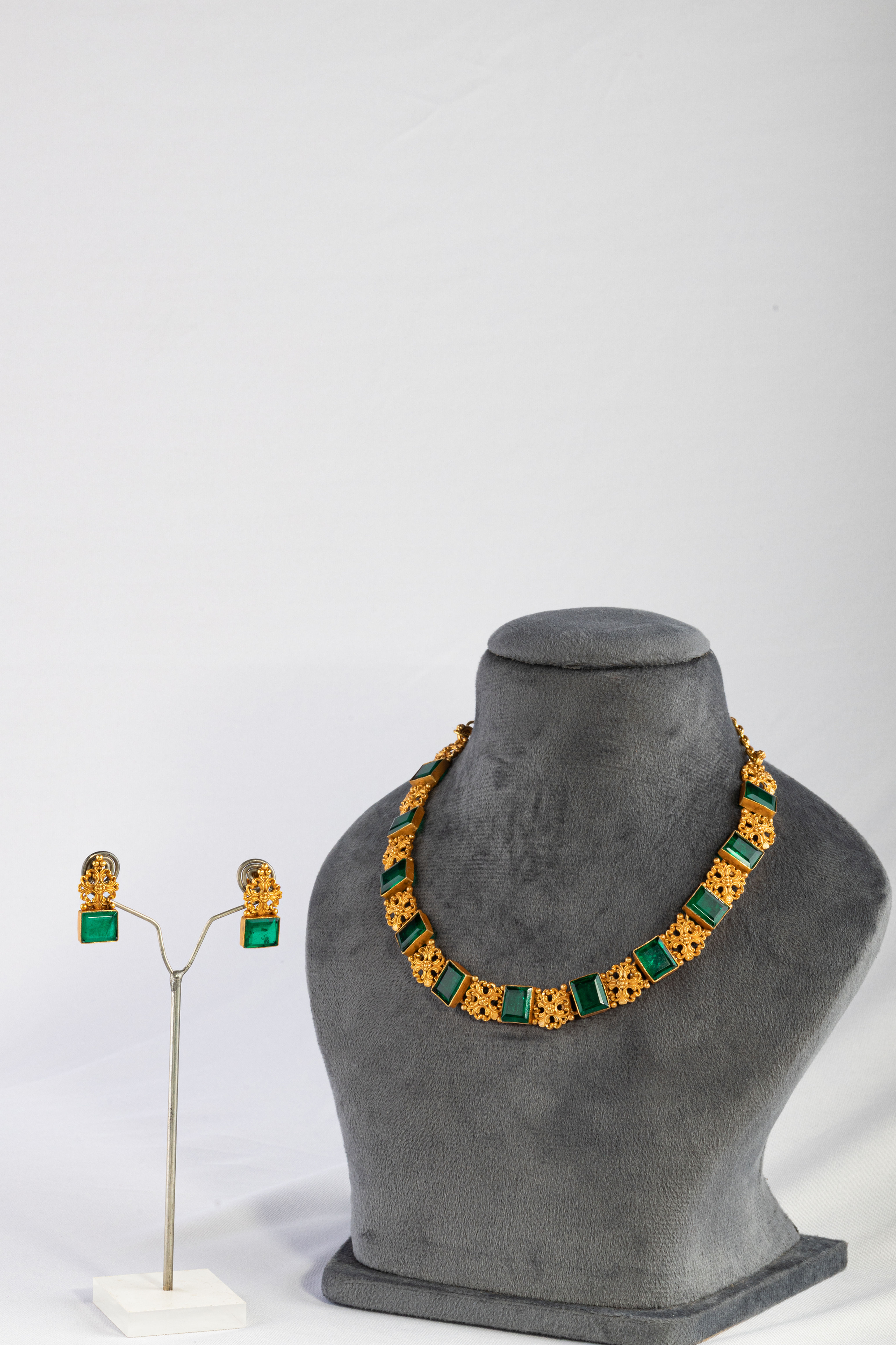 Emerald necklace set