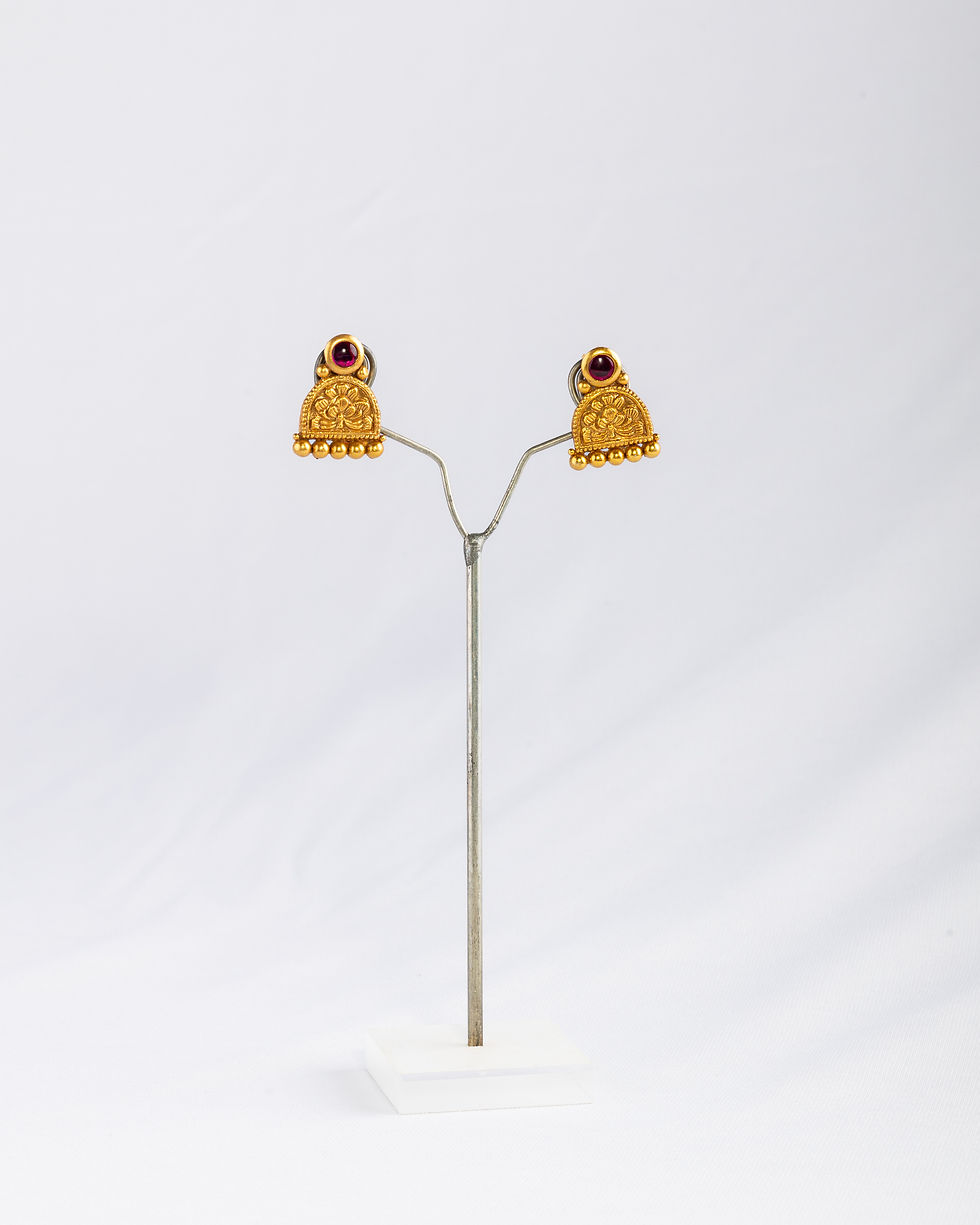 Thumbnail: Gold Temple Necklace Set with Red Kemp Stone Border