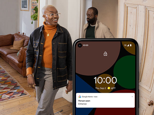 Miniatura: Two men and a phone with Google Home notification, Entrance, 10:00.