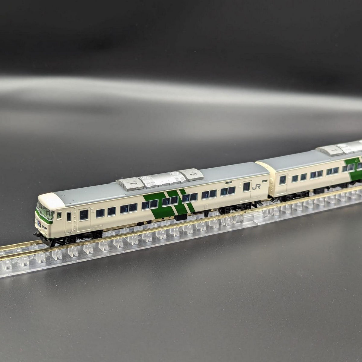 Tomix 98569 - 185-200 Series 'Odoriko' (7-Car Set)