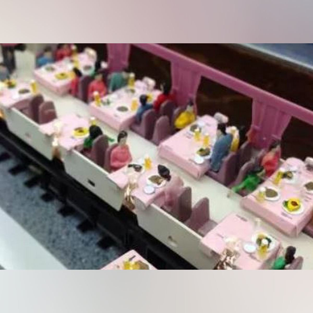 YFS HO-DD20 - 20 Sitting passengers for dining cars plus table accessorie