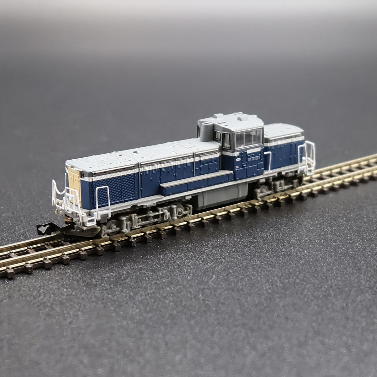 Rokuhan T012-6 (Z) - DE10-1667 Diesel Locomotive (JR Freight Updated Livery)