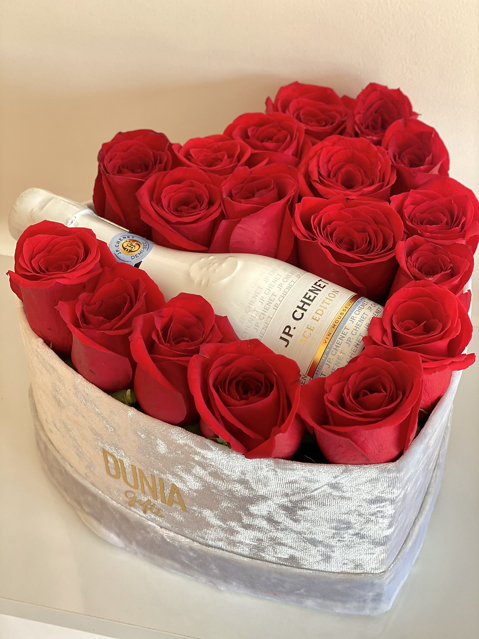 Corazon grande de rosas y espumante
