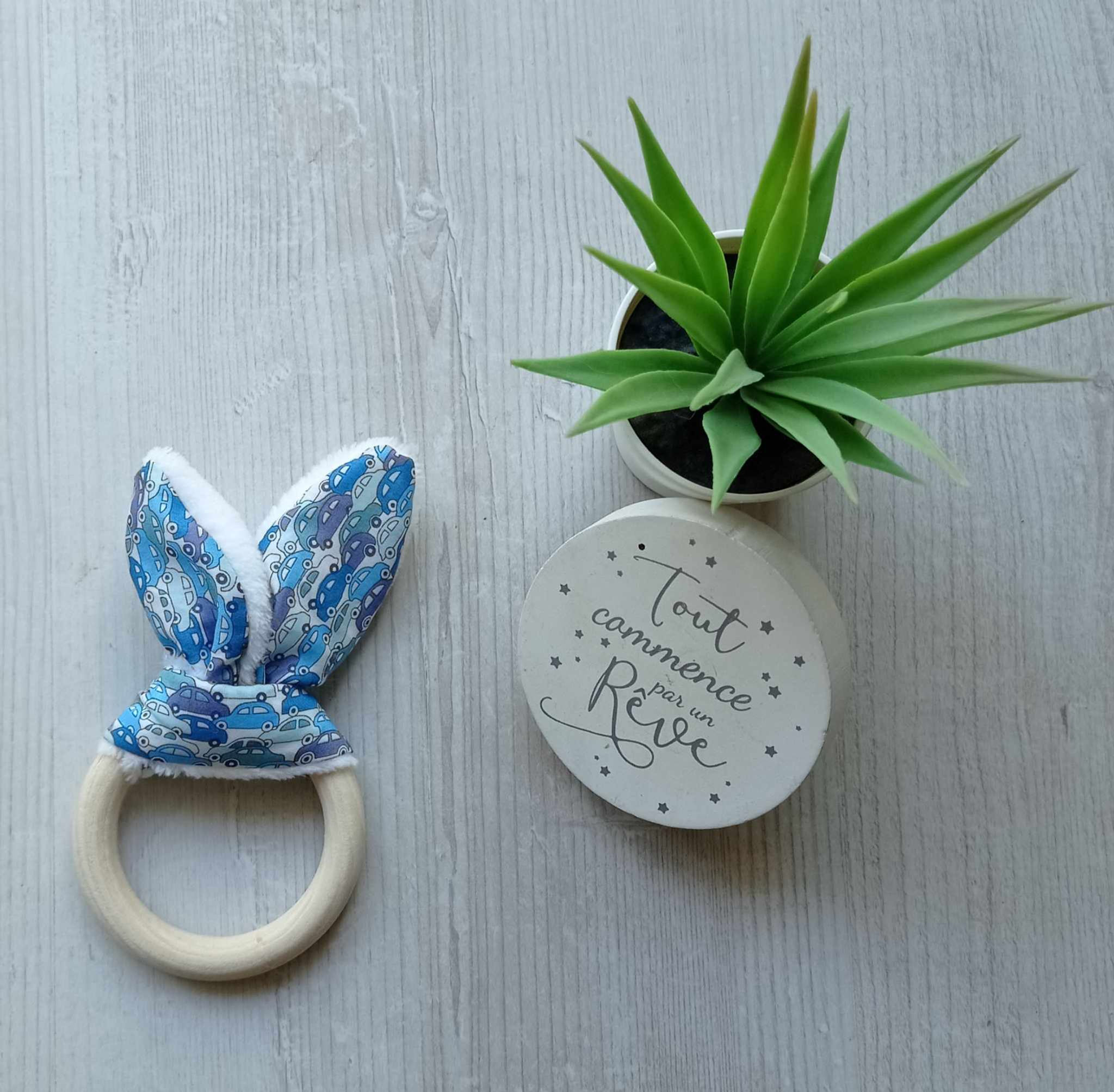 • anneau de dentition en bois non traité, oreilles en coton polaires