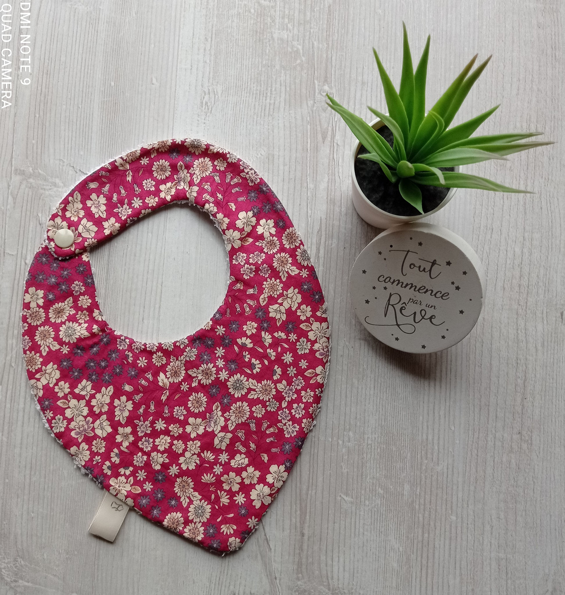 bavoirs 1er âge en coton , dès la naissance. Pratiques avec les pressions, nos bavoirs offrent style et fonctionnalité pour d