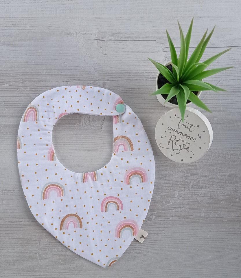 bavoirs 1er âge en coton , dès la naissance. Pratiques avec les pressions, nos bavoirs offrent style et fonctionnalité pour d