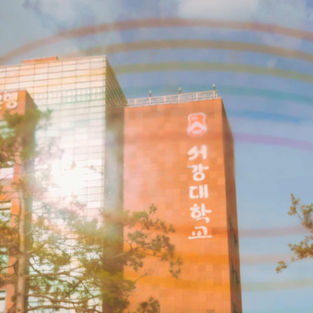 네가 걱정할 만큼 아주 못나게 살아가고 있지는 않아