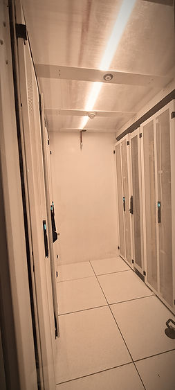 PASILLO FRIO DATA CENTER_edited.jpg