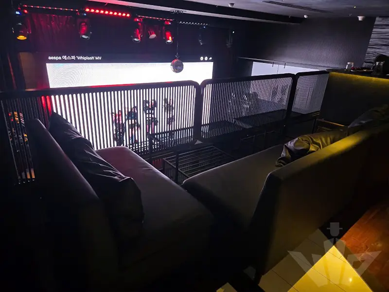 호치민 이지클럽 2층 테이블