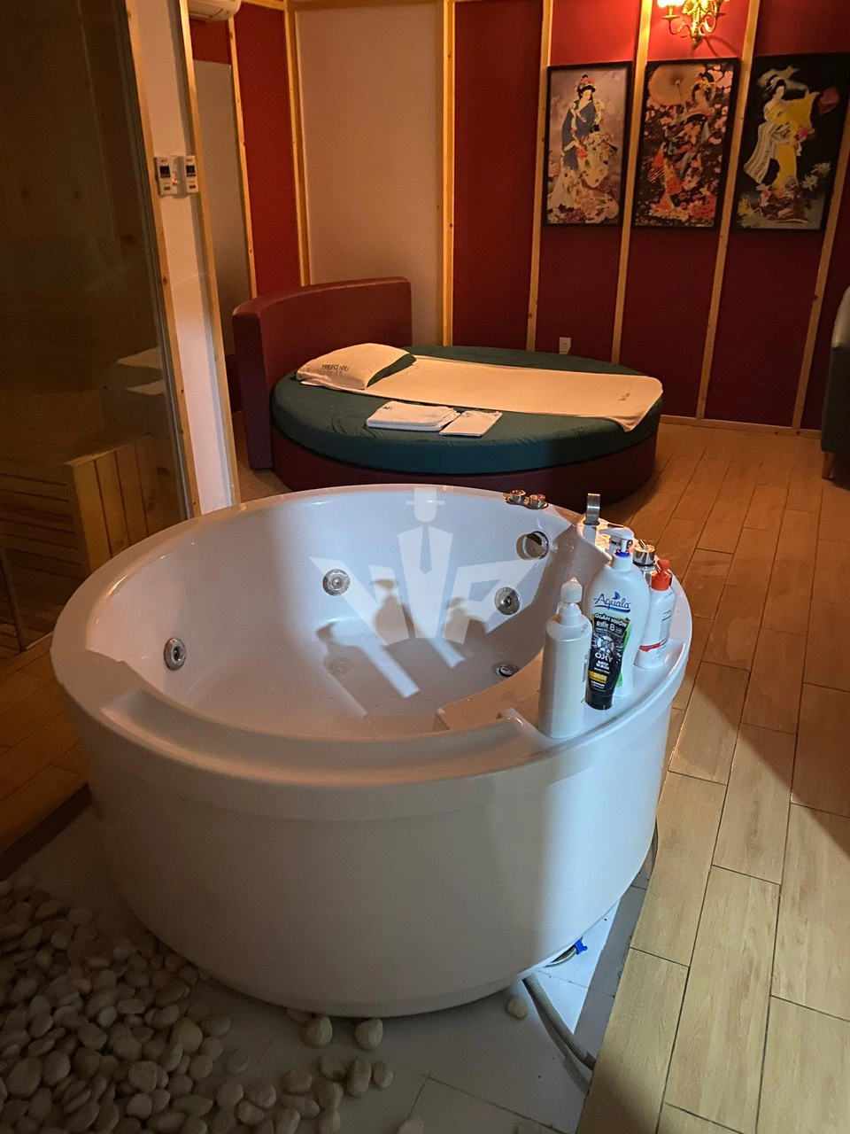 Linh Cherry Spa room