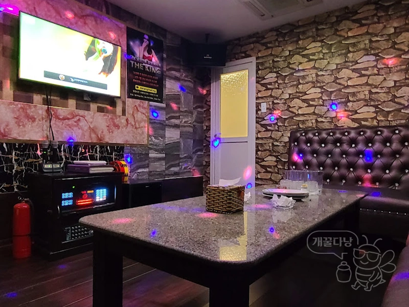 다낭 텐프로 가라오케 소형 룸