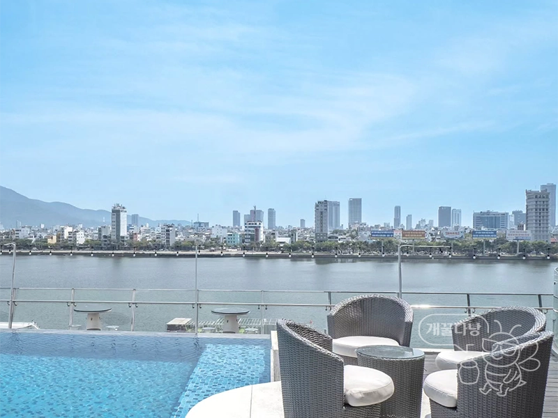 다낭 노보텔 호텔 야외 수영장 1