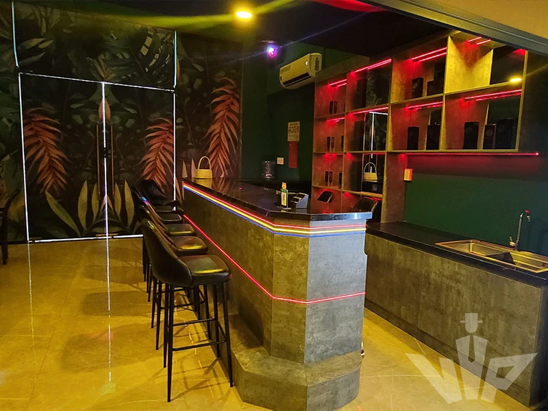 호치민 나인 가라오케 1층 Bar 공간