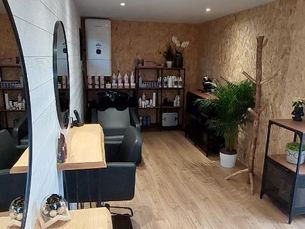 Un Salon de coiffure dans le jardin 