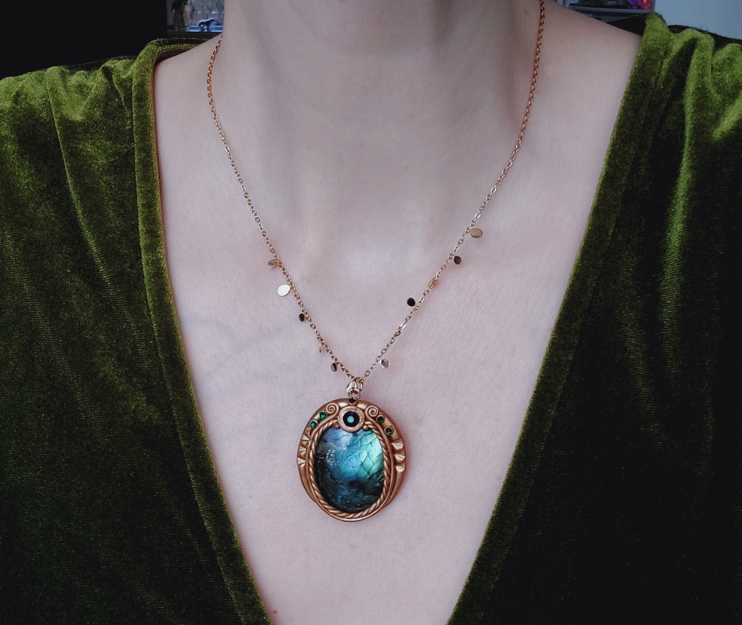 amulet 'wisdom keeper ' * labradorite