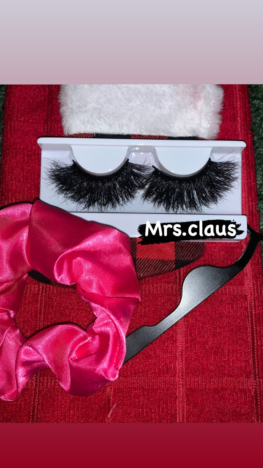 Mrs.claus lash bundle 