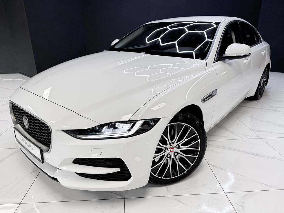 Miniature : Jaguar XE P300 AWD