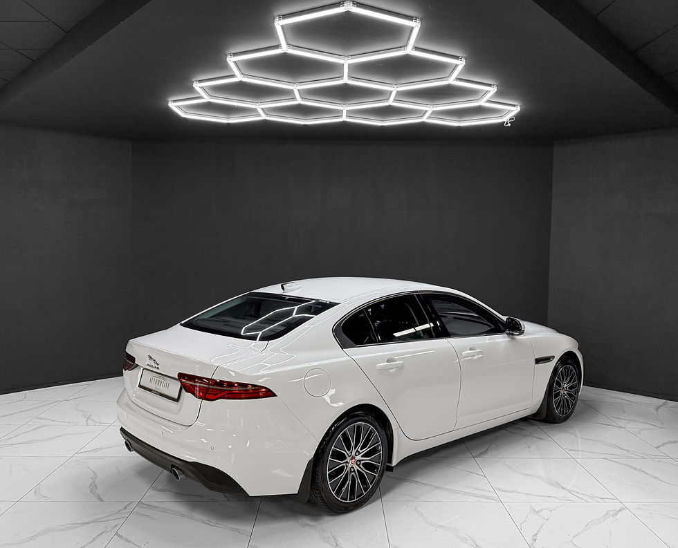 Miniature : Jaguar XE P300 AWD
