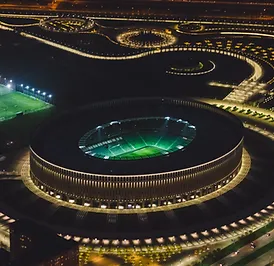 polety nochyu na vertolete nad gorodom