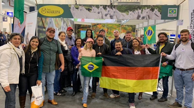 Os 15 integrantes da Missão Técnica Sebrae DF, em visita à Equitana, ampliam o público brasileiro que prestigia a maior feira equestre do mundo.