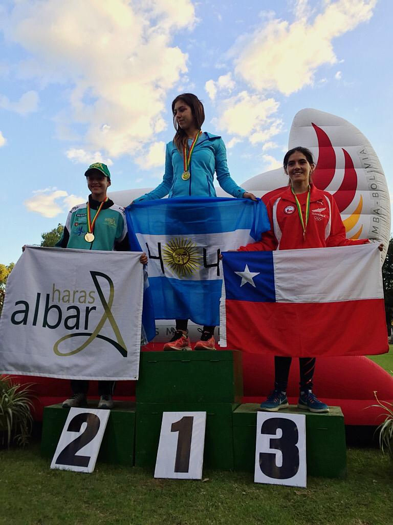 Victória Marchesini, 19 anos, subiu ao pódio competindo na categoria Junior, com a bandeira do Haras Albar.