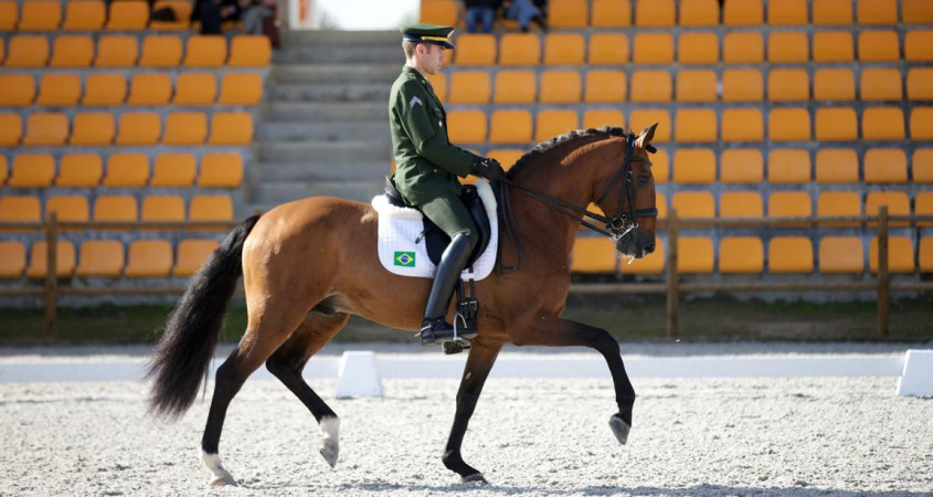 Joao Victor e Escorial Horsecampline em clique de sua 1ª qualificativa em 17/11 (foto Rui Godinho))