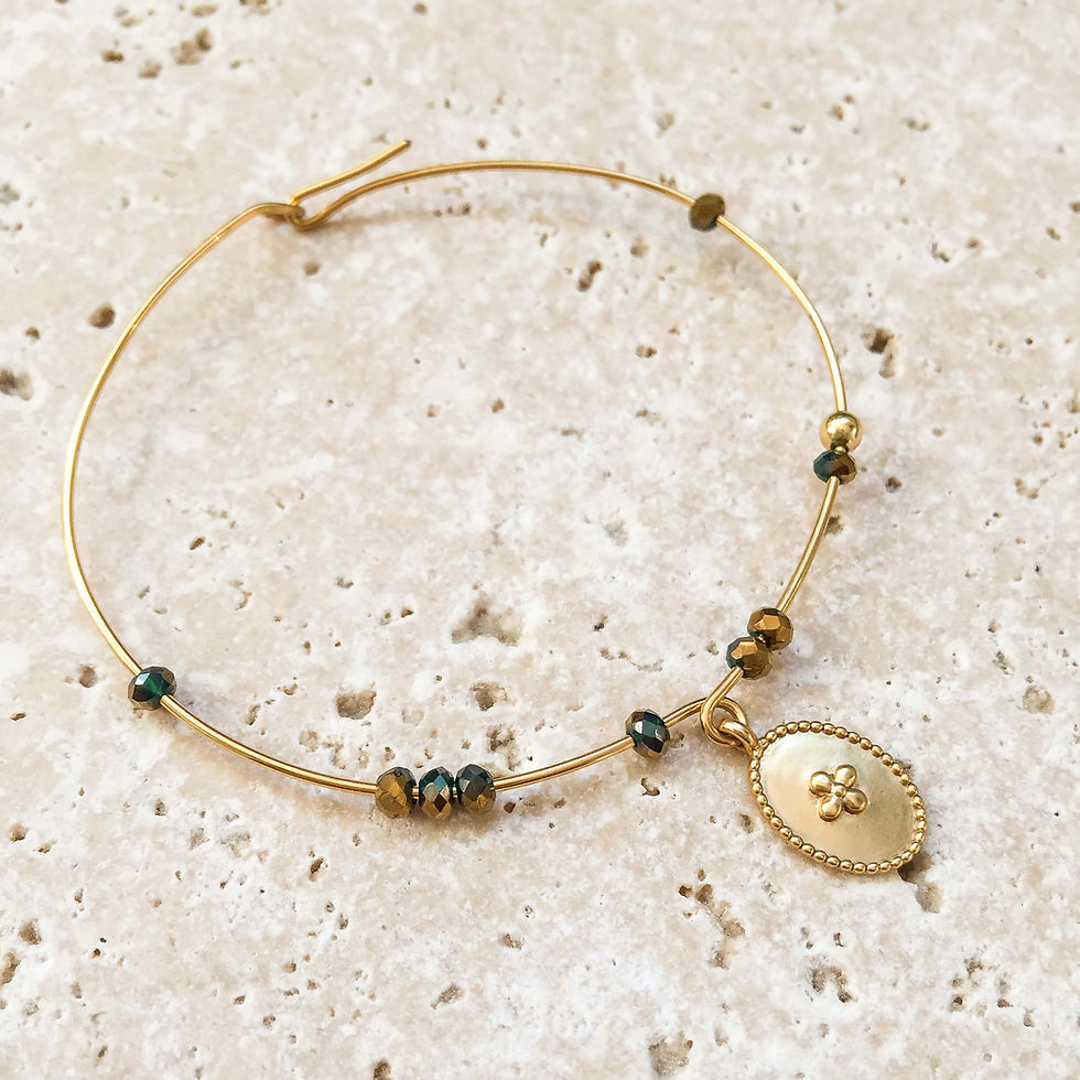 Bracelet jonc fin original plaqué or et perles vertes