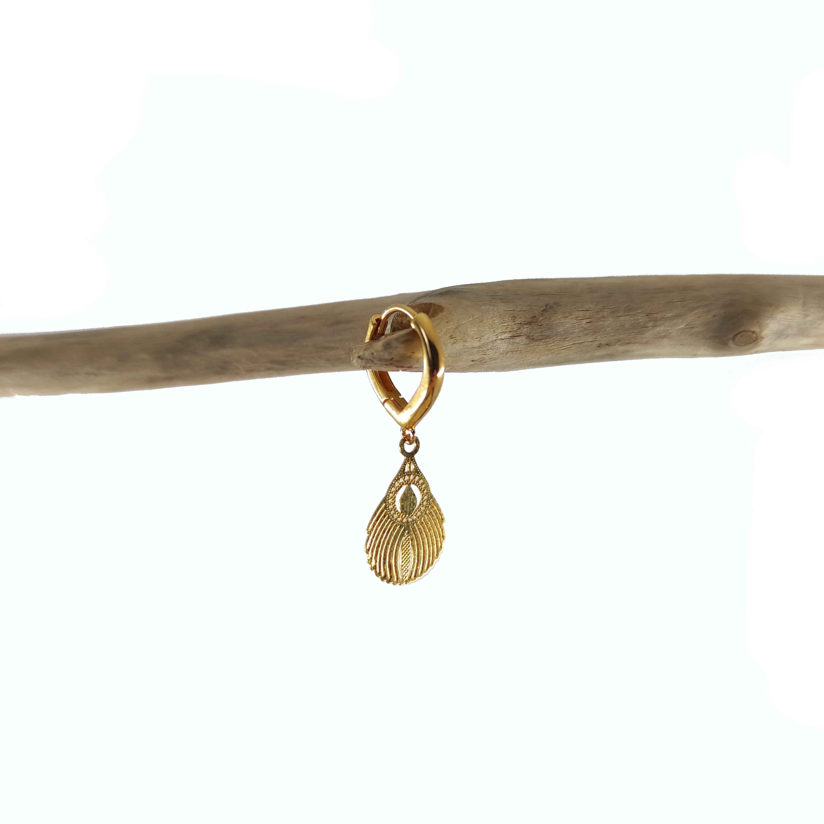 Boucles d'oreilles plume de paon petites créoles fantaisie plaqué or