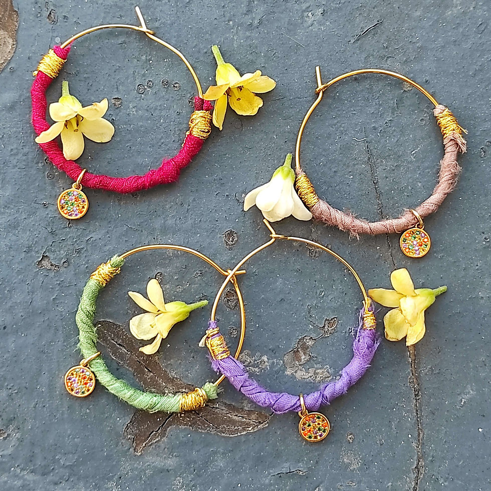 Miniature : Créoles dorées ruban de couleur et pendentif en strass