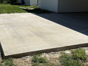 Concrete patio installed in Peoria IL by Mawcrete Concrete
