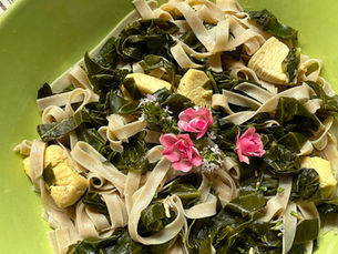 FRÜHKRAUT-PFANNE mit Hühnchen & Reisnudeln