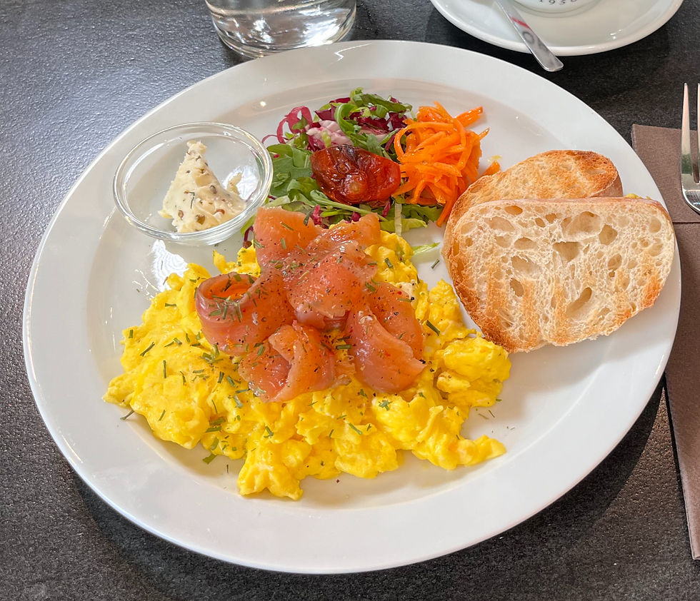 Uova strapazzate con salmone image