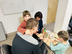 Bricolage, chandelier, pot, en famille