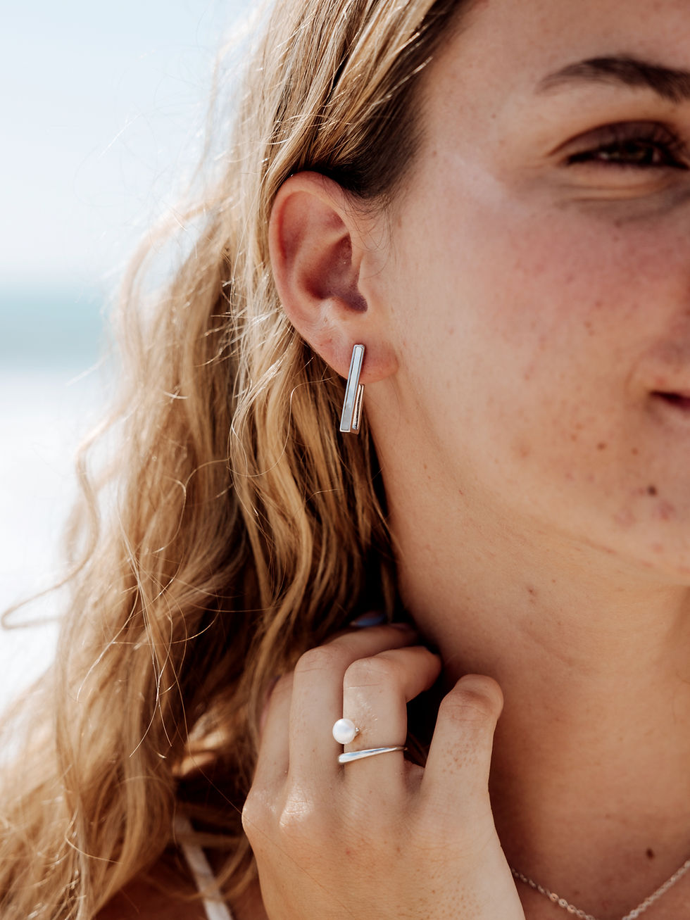 Thumbnail: Silver Pearl Bar Stud Earrings
