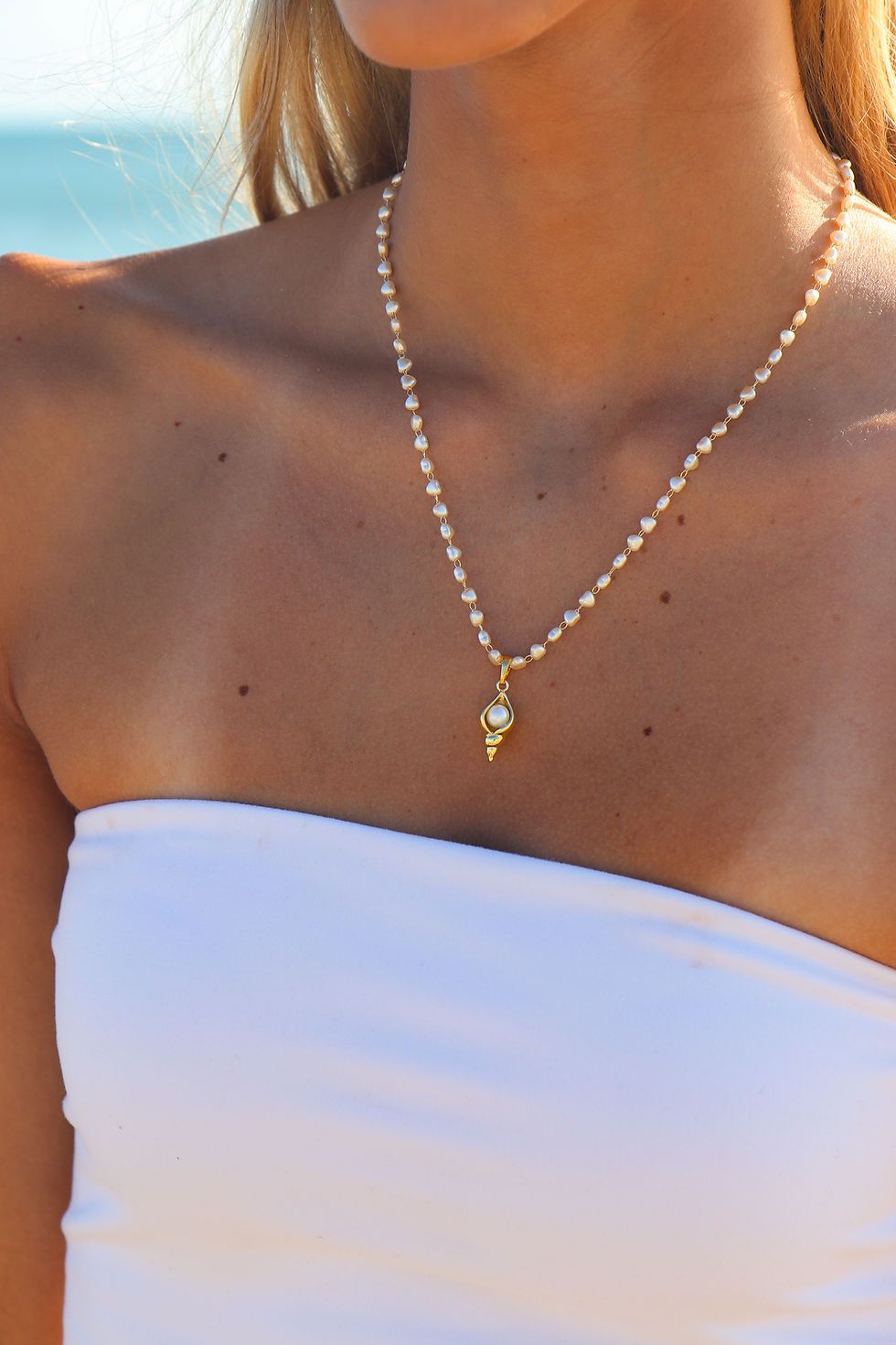 Thumbnail: Gold Pearl Spiral Seashell Set