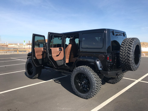 Jeep JK - 3.5" Mopar Lift w/ 37" Tires