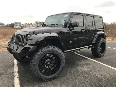 Jeep JK - 3.5" Mopar Lift w/ 37" Tires