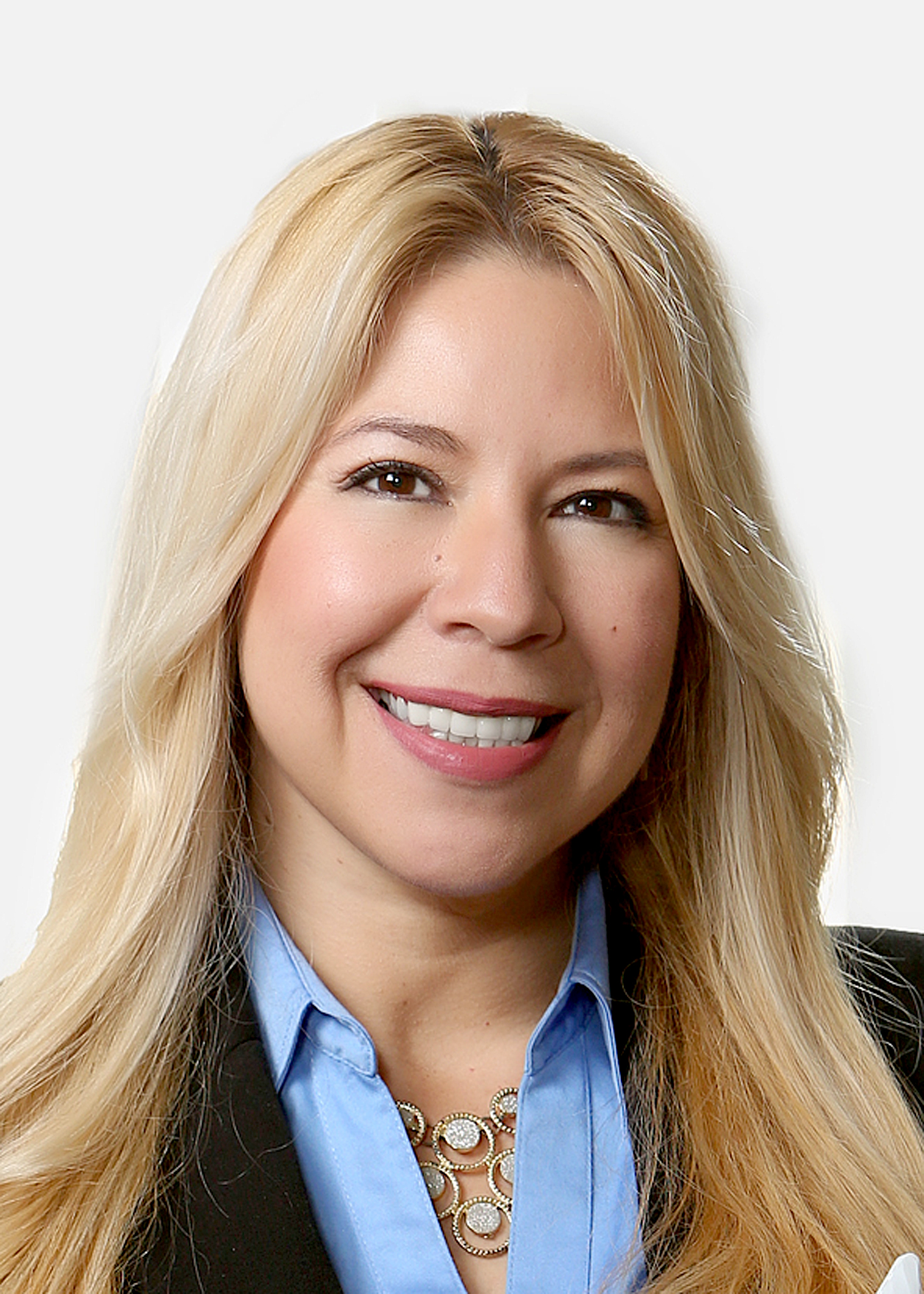 Claudia de Leon marketing photo 5x7 (2) (5).jpg