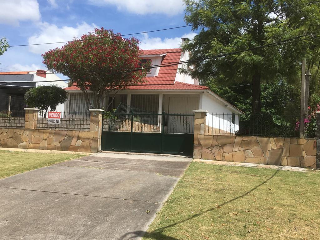 Calle Julio Casal - hermosa casa con apto al fondo