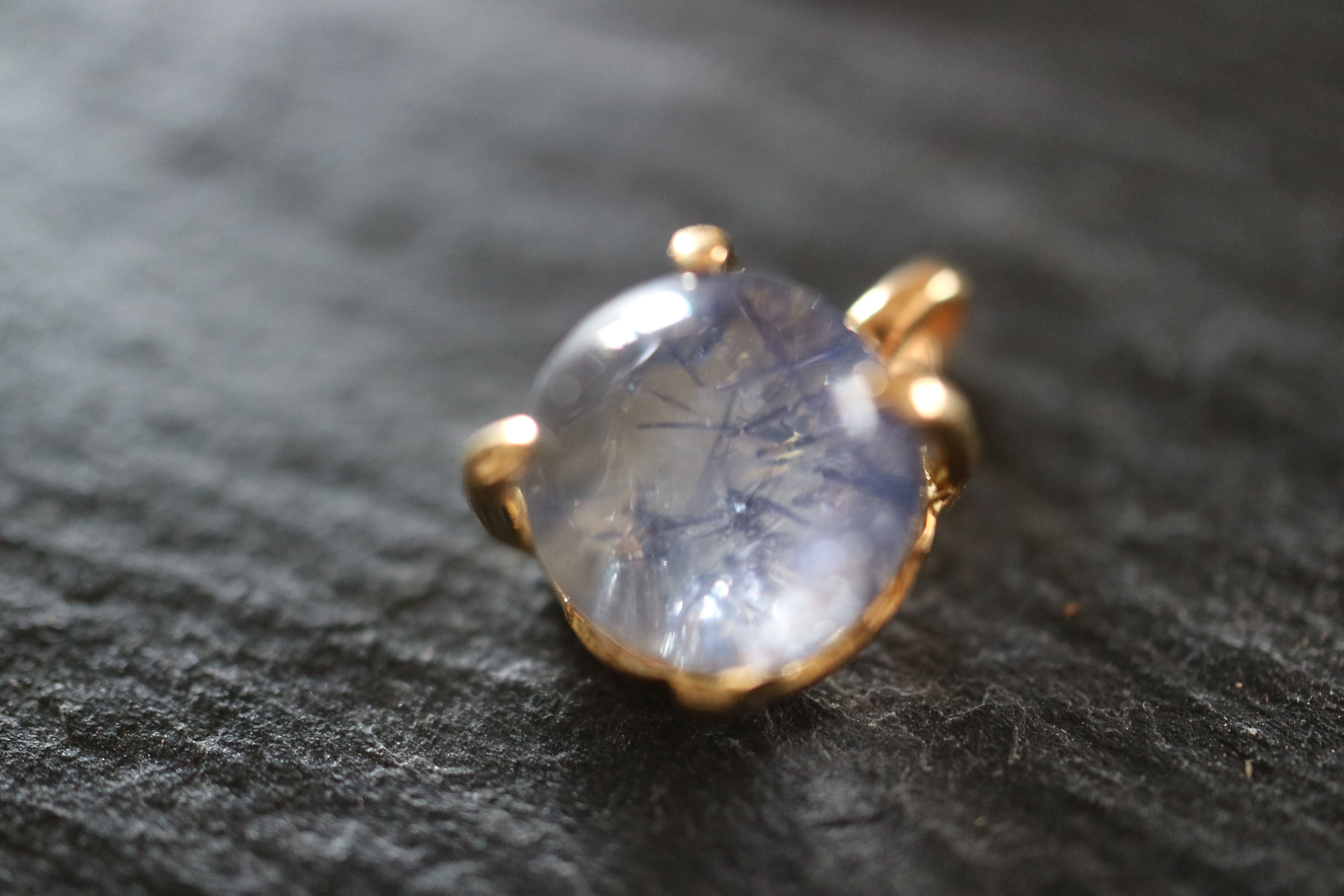 Dumortierite in Quartz K18 Pendant top (23PT-01)