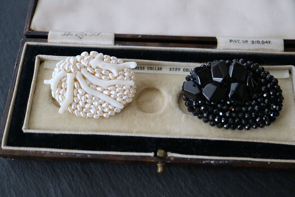 Thumbnail: White Coral Brooch (20B-02)