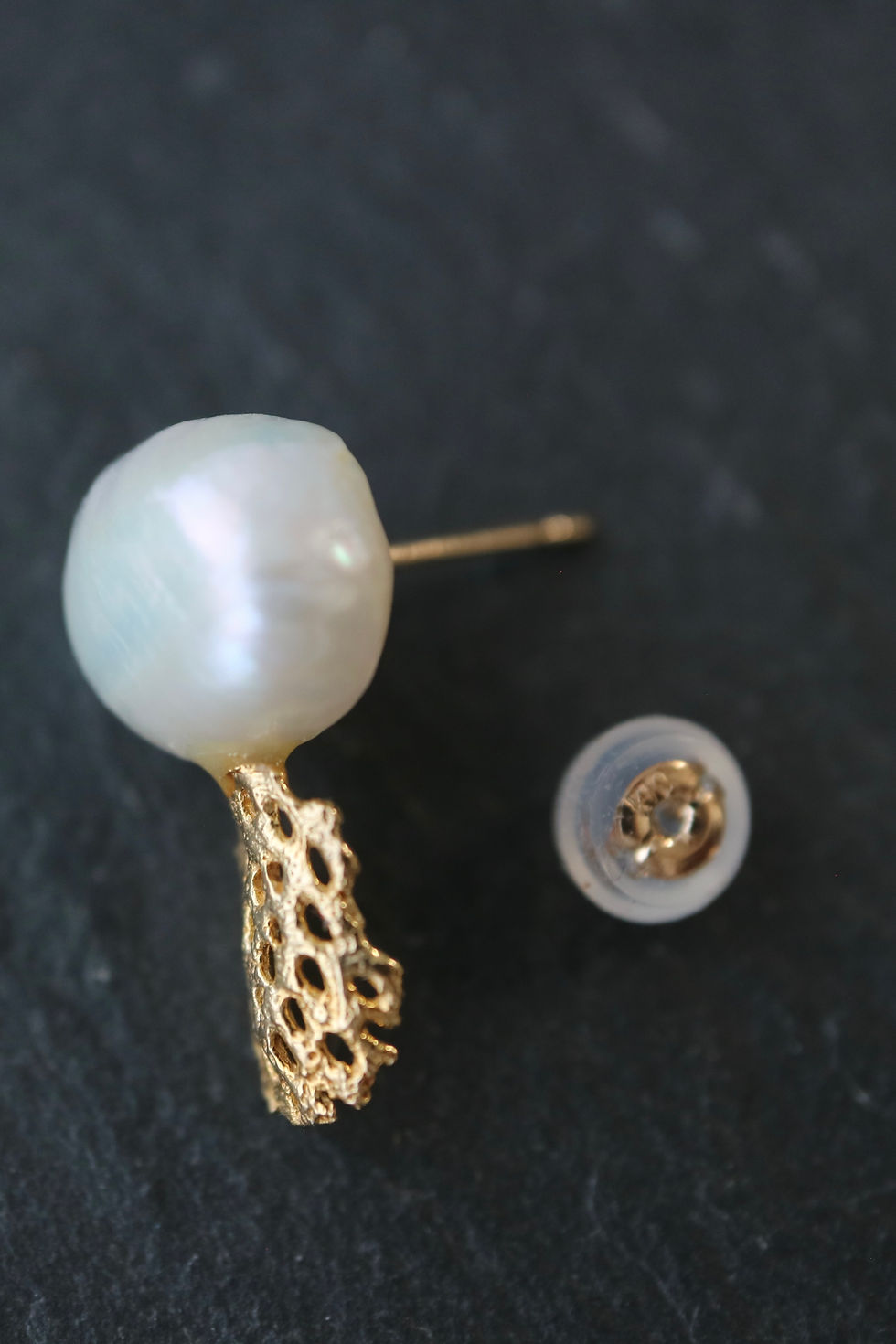 Thumbnail: Shellfish and Pearl  K10Pierced Earring -E- (23PCOM-E(Si))