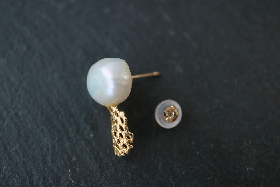 Thumbnail: Shellfish and Pearl K10Pierced Earring -A- (23PCOM-A(Si))