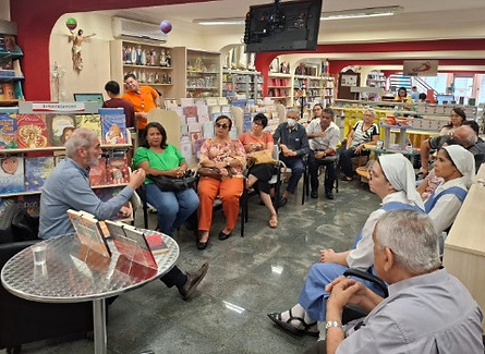 foto-11-abril-livraria-paulus-Natal-2.jpg