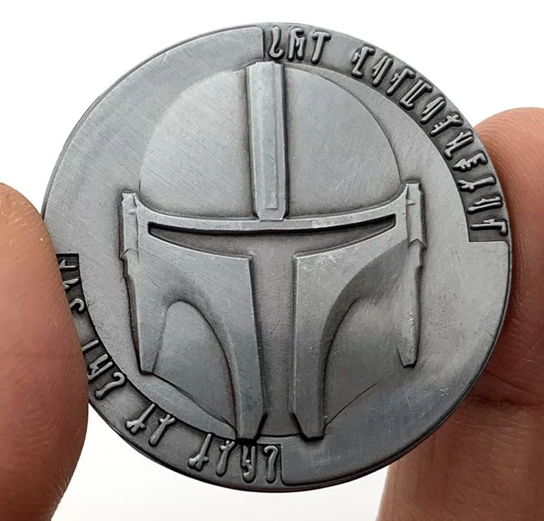 1 Medalla de The Mandalorian, hecha de bronce. De diámetro de 39 mm, color gris