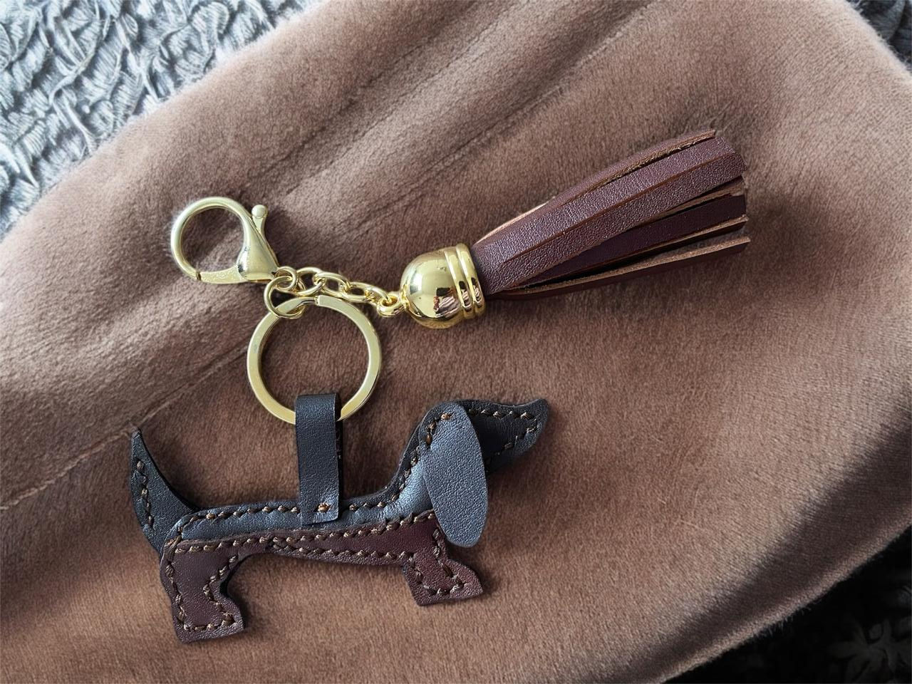 Charms llavero perro salchicha