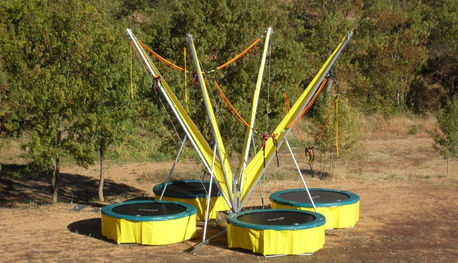 MAXI TRAMPOLINE Surface au sol 58m2 - Hauteur 7m - Poids total 650kg A PARTIR DE 6 ANS -