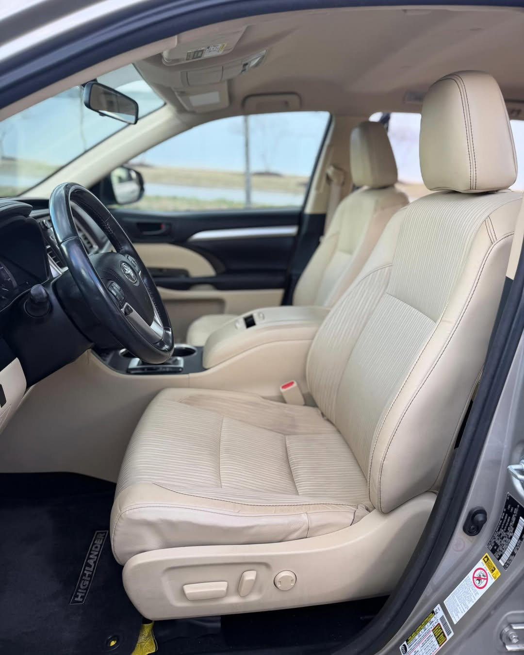 2016 Toyota Highlander LE Plus - Photo 3