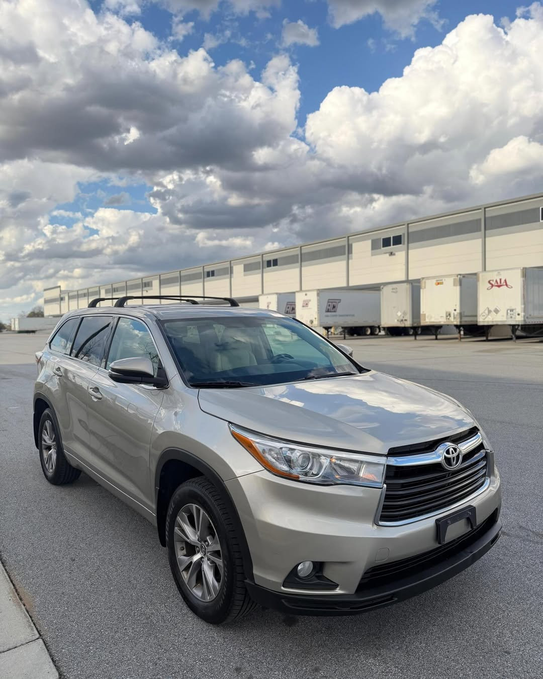 2016 Toyota Highlander LE Plus - Photo 2